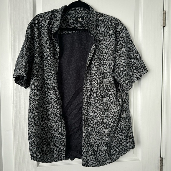 H&M Other - H&M Men’s Button Up Shirt